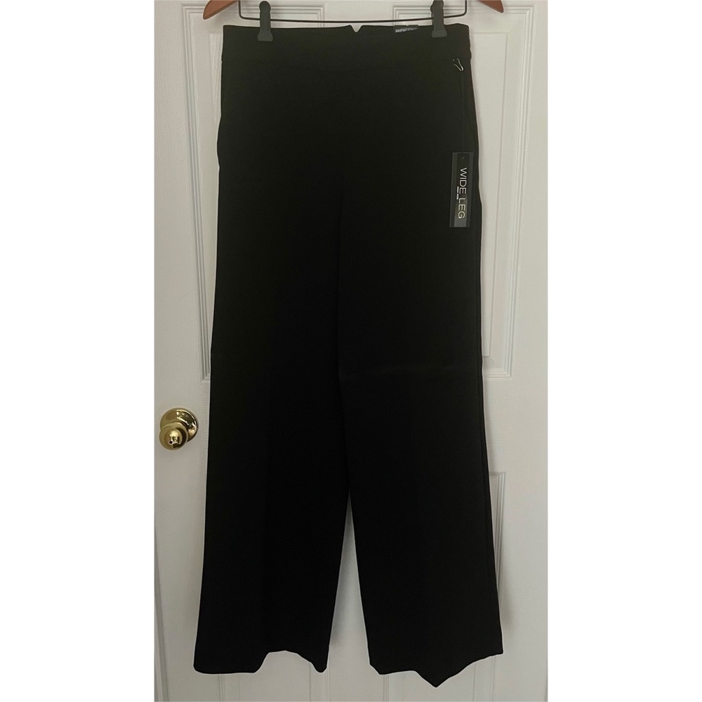 Wide leg, high rise black dress pants Size: 6R NWT